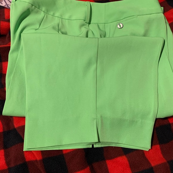 Capris - Picture 6 of 7